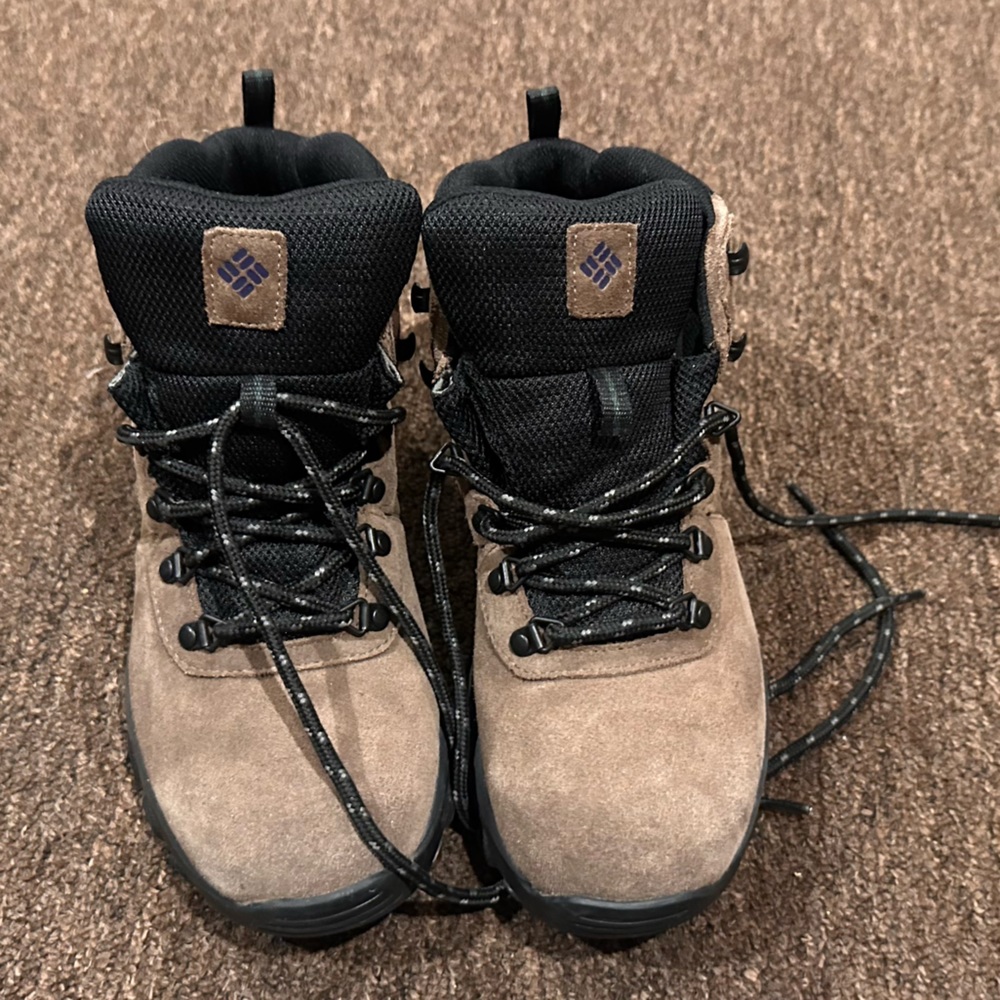 Columbia Newton Ridge Plus Waterproof Hiking Boots, Brown Women's 9 M 🌟